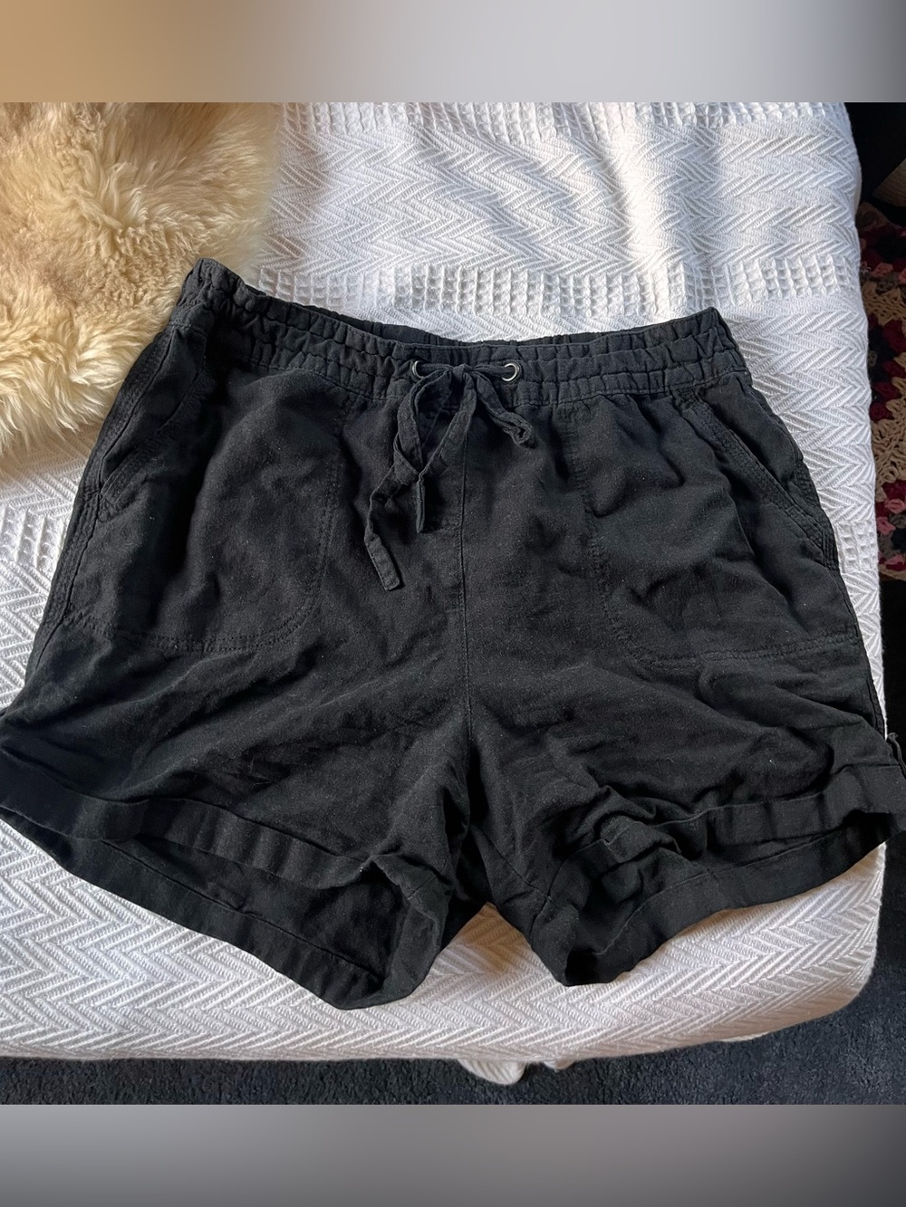 Linen Per Se Black Elastic-Waist Shorts
